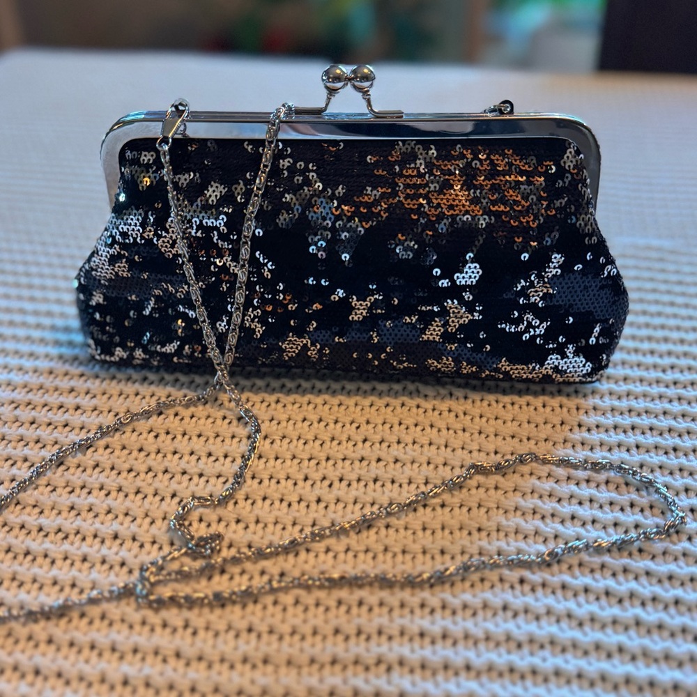 Vintage-Inspired Black Sequin Clutch with Chain Strap